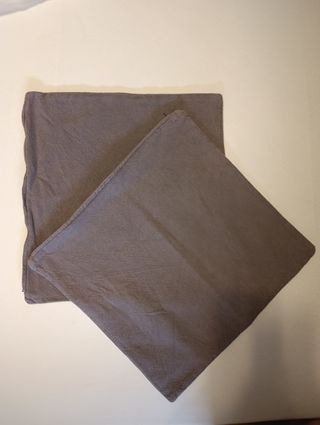 Dos fundas de cojín gris