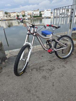 Bicicleta descenso - kona