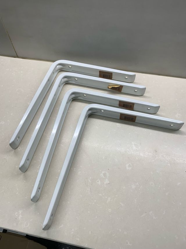 4 Escuadras de pared nuevas  blancas