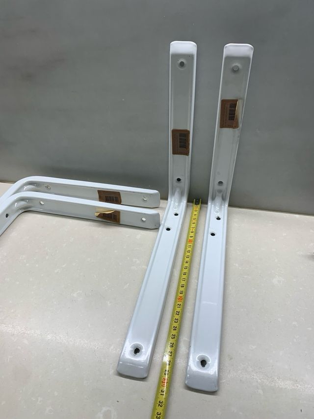 4 Escuadras de pared nuevas  blancas