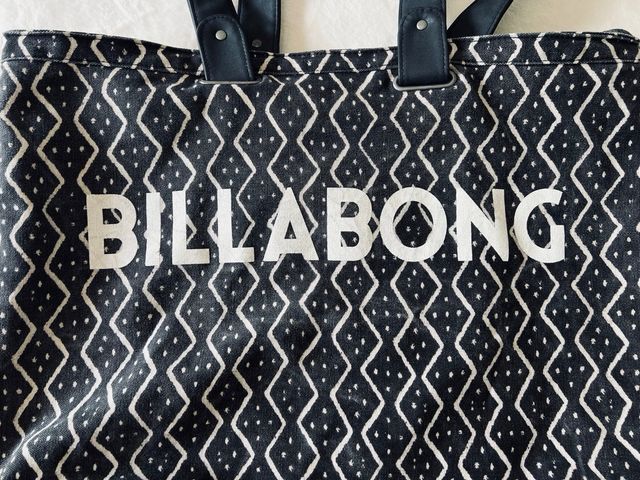 Bolso Tote Billabong - Blanco y Negro