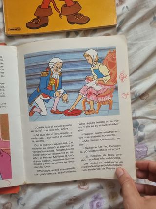 Lote de 4 cuentos infantiles con texto y dibujos