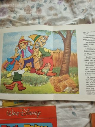 Lote de 4 cuentos infantiles con texto y dibujos