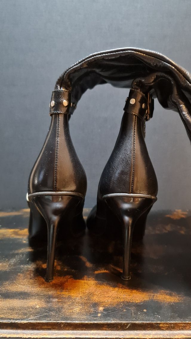 Stivali alti neri con tacco a spillo