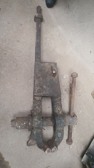 Yunque, prensa antiguo para vias de tren.