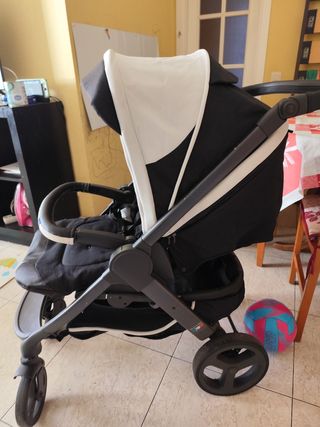 Silla de paseo y silla de  auto bebé completo