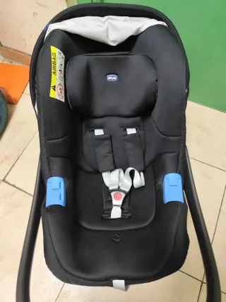 Silla de paseo y silla de  auto bebé completo