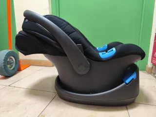 Silla de paseo y silla de  auto bebé completo