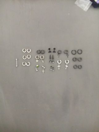 Orecchini e Piercing neri e argento