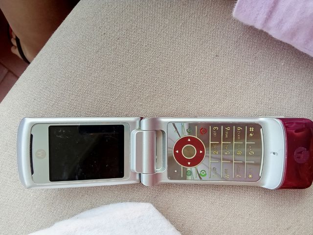 Motorola Razr V3 - Rosa y Plata