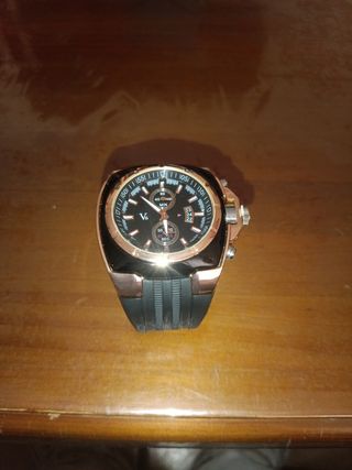 Reloj V6 Hombre - Negro y Dorado