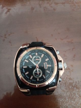 Reloj V6 Hombre - Negro y Dorado