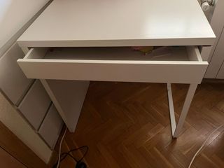 Escritorio IKEA blanco montado.NO ENVIO.