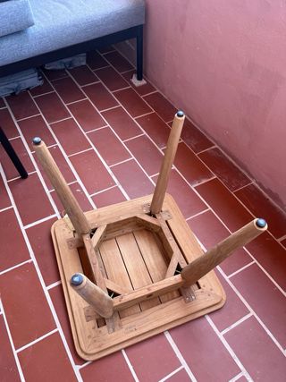 MESA AUXILIAR DE TECA - ELEGANCIA Y CALIDAD