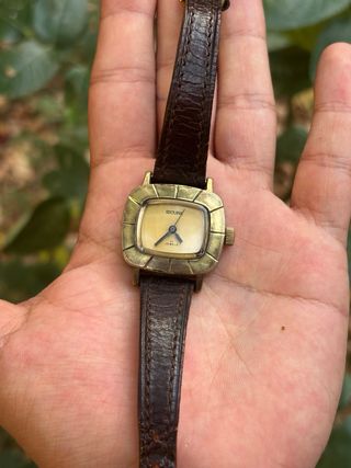 Reloj Sicura dorado vintage