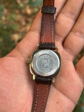 Reloj Sicura dorado vintage