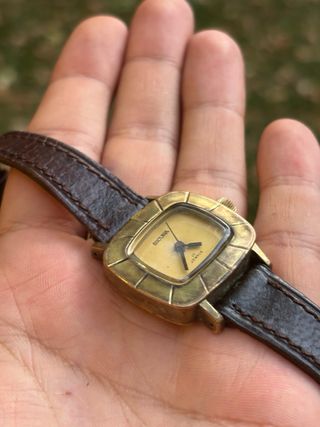 Reloj Sicura dorado vintage