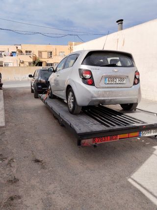 Remolque con furgoneta y todoterreno