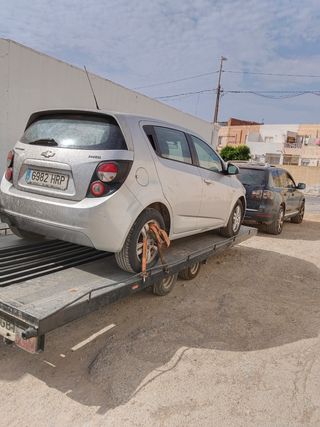 Remolque con furgoneta y todoterreno