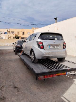 Remolque con furgoneta y todoterreno