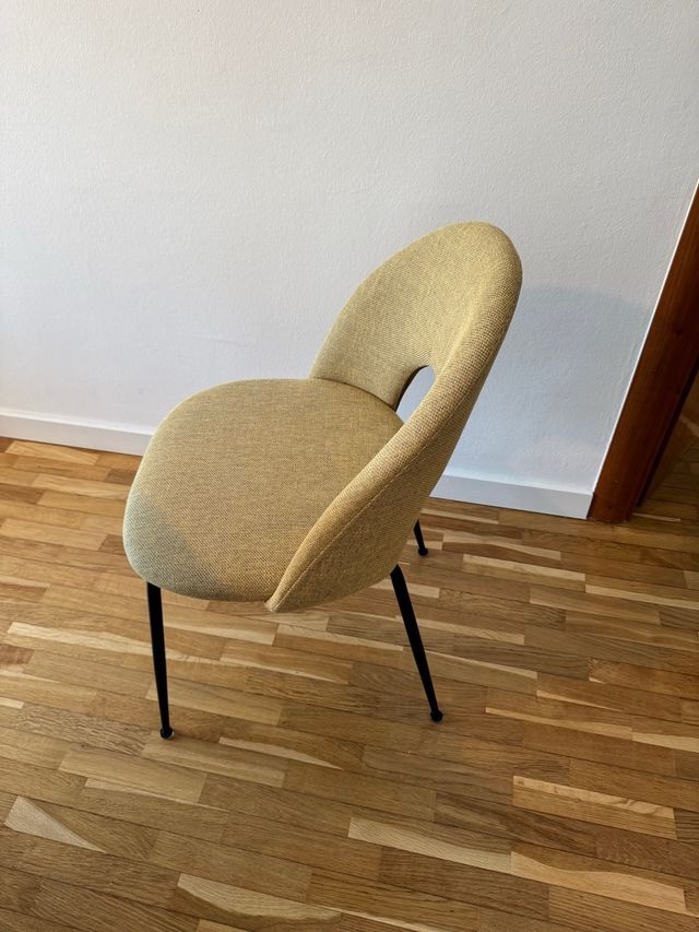 Silla comedor Kave Home Mahalia mostaza