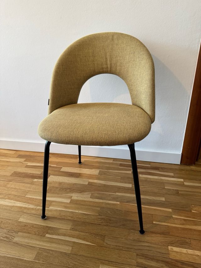 Silla comedor Kave Home Mahalia mostaza