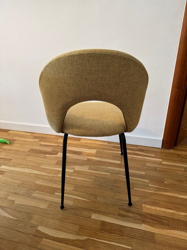 Silla comedor Kave Home Mahalia mostaza