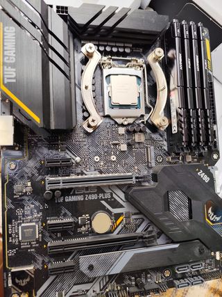 Placa base ASUS + Procesador Intel i5-10400F