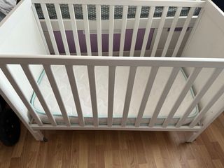 Cuna Ikea con ruedas - blanca de 2 alturas
