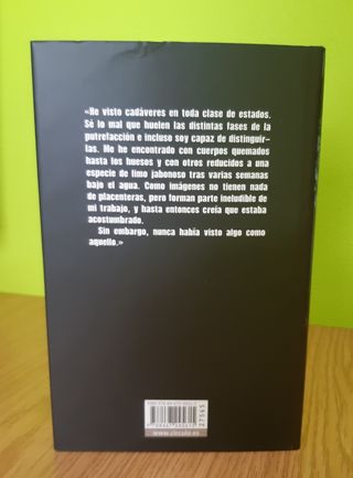 Novela negra El susurro de los muertos-Simon Becke