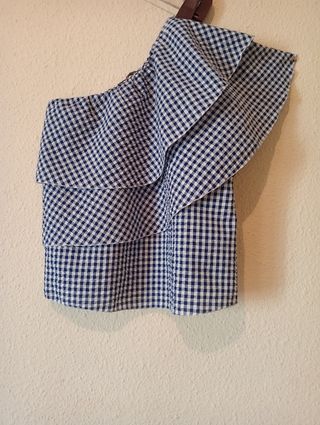 Blusa blanca y azul marino con  volantes