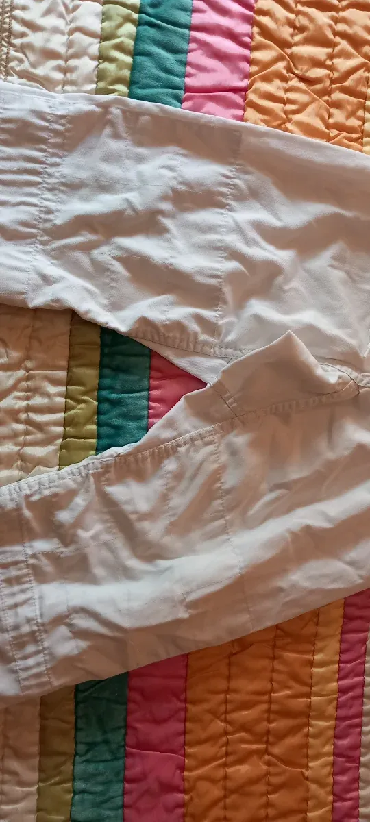 Judogi 130cm + 2 cinturones (blanco y amarillo).