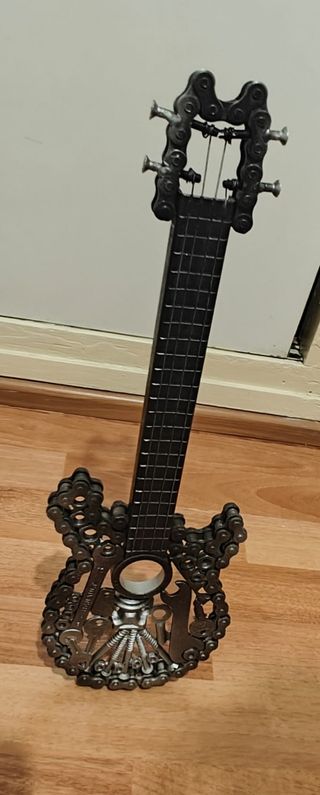 Guitarra metalica artesanal