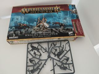 Miniatura Stormcast Knight-Judicator