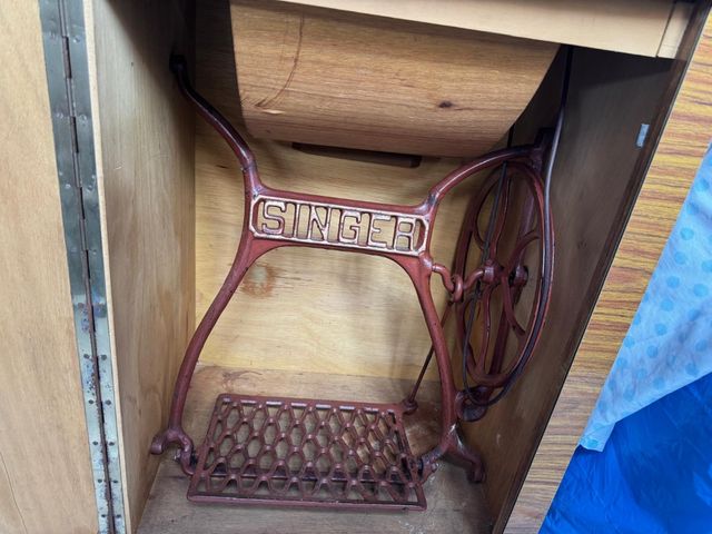 Máquina de coser SINGER antigua de 1920