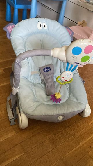 mecedora y silla para sentar al bebe