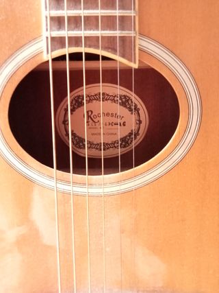 Guitarra acústica y accesorios