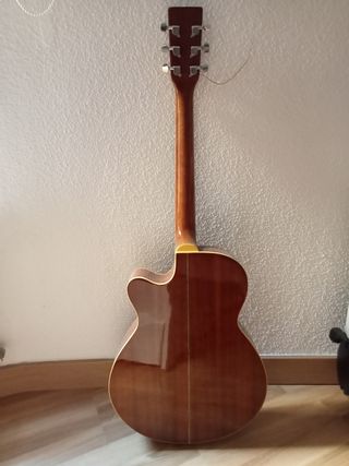 Guitarra acústica y accesorios