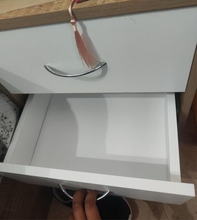 Comodino con 3 cassetti - bianco/legno