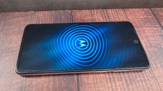 Smartphone Motorola Moto G82 5G blanco | 6/128 GB