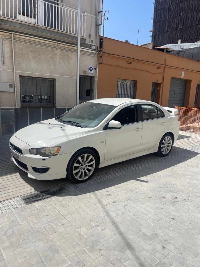 Mitsubishi Lancer 2010 - foto 1