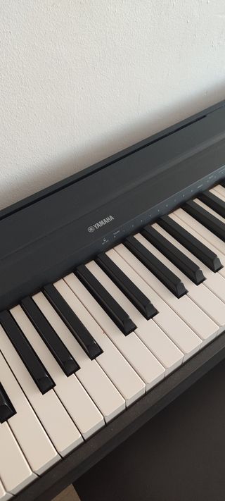 Piano Yamaha P45b + soporte + butaca