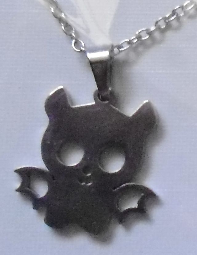 Colgantes acero inoxidable: corazón, murciélago, H