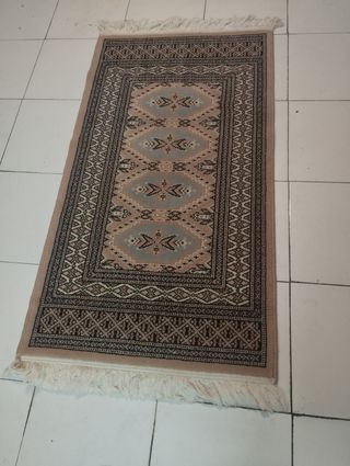 Alfombra de lana con  varios colores de 70 x 1,30