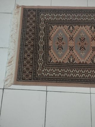 Alfombra de lana con  varios colores de 70 x 1,30