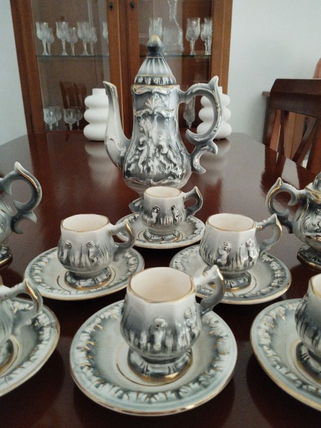 Set da tè in porcellana grigio caffè