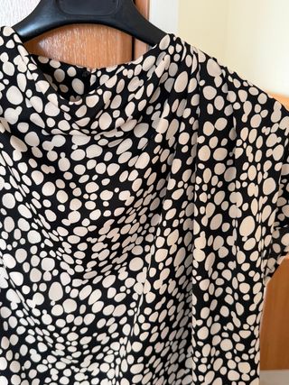Blusa Zara lunares beige-negro