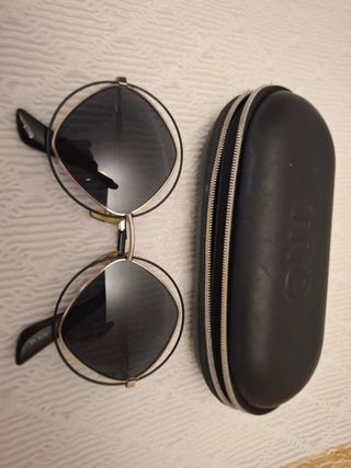 Gafas sol cuadradas doradas