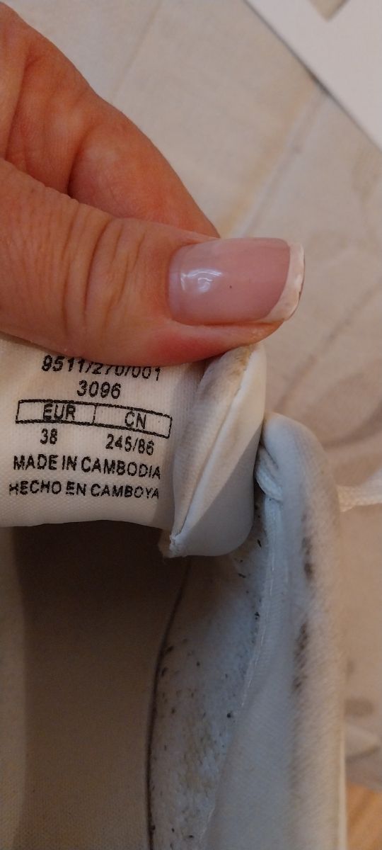 Zapatillas Stradivarius blancas y beige