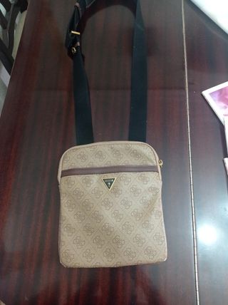 Bolso bandolera Guess beige